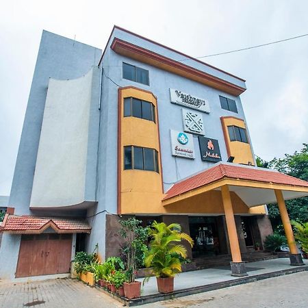 Oyo 18762 Vaishnavi Residency Hotel Bangalore Exterior foto