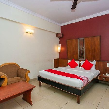 Oyo 18762 Vaishnavi Residency Hotel Bangalore Exterior foto