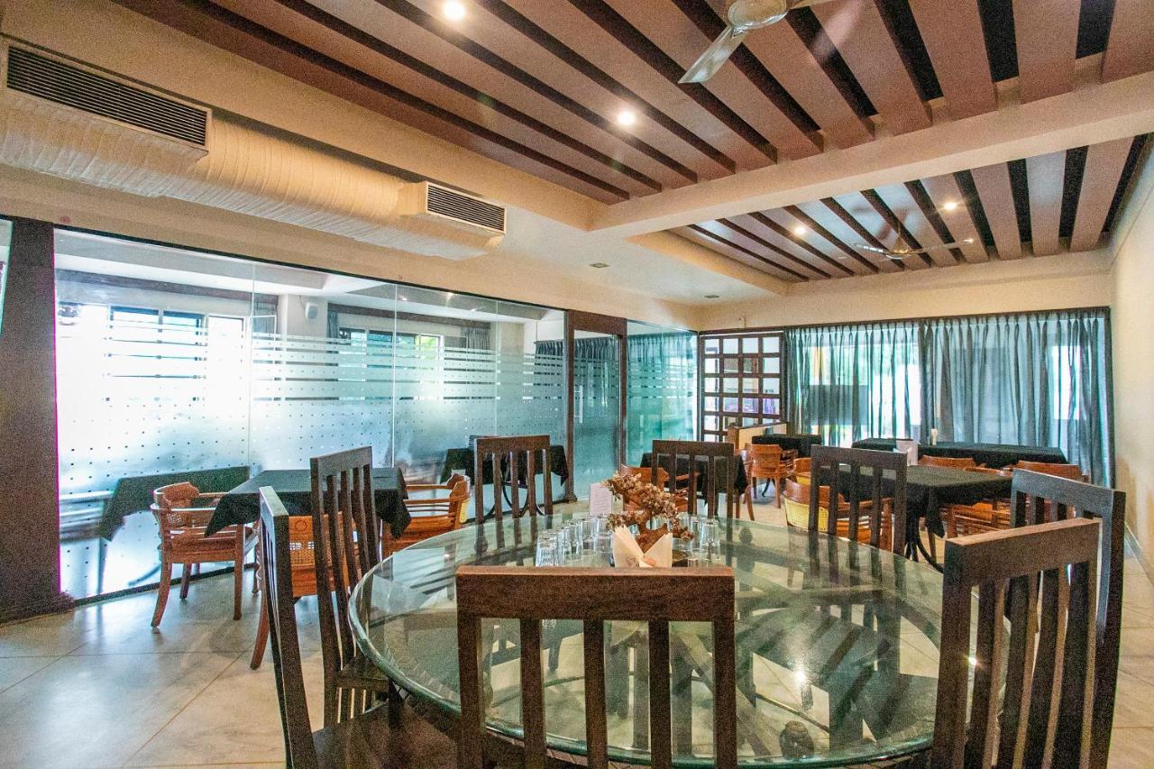 Oyo 18762 Vaishnavi Residency Hotel Bangalore Exterior foto