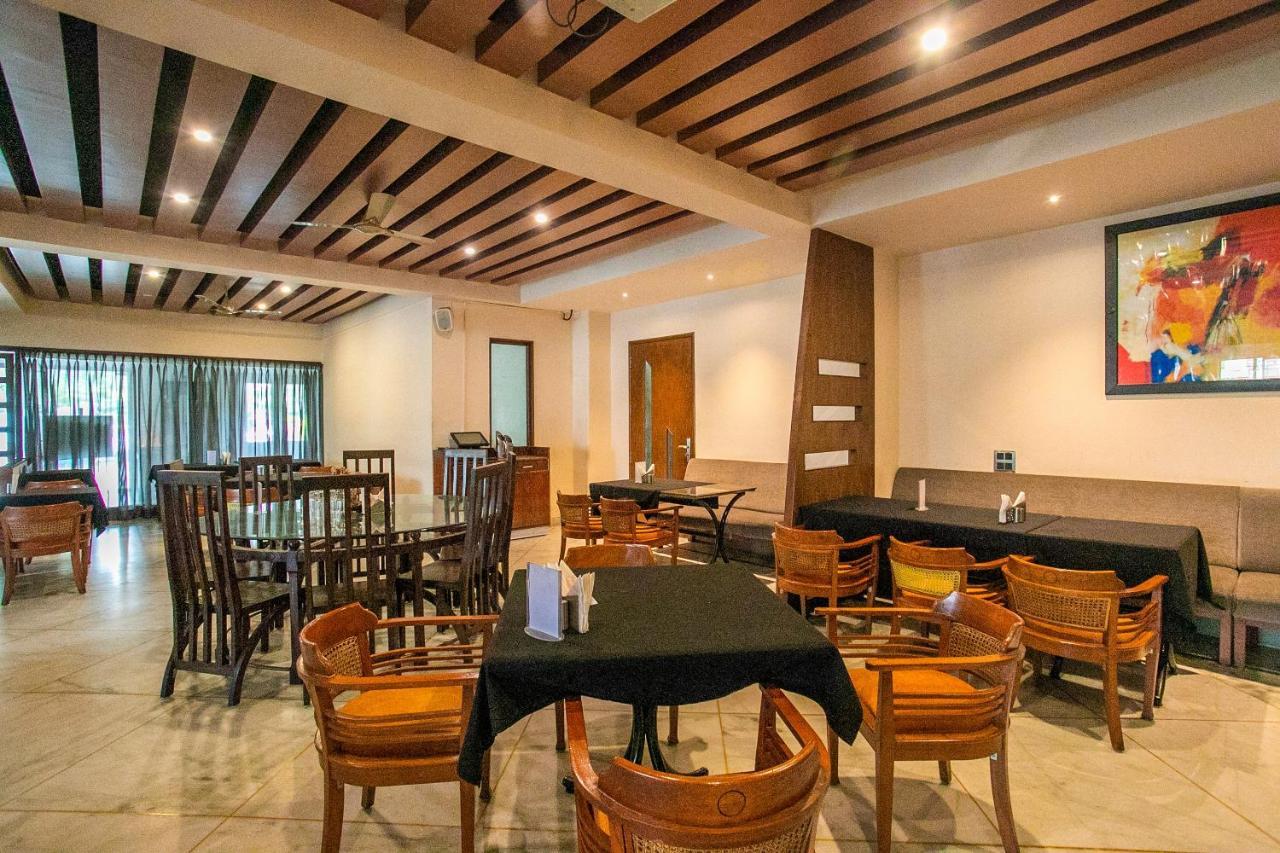 Oyo 18762 Vaishnavi Residency Hotel Bangalore Exterior foto