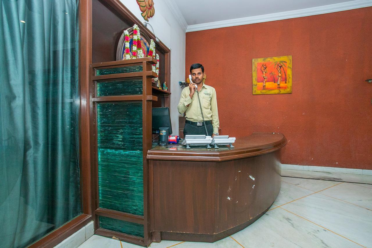Oyo 18762 Vaishnavi Residency Hotel Bangalore Exterior foto