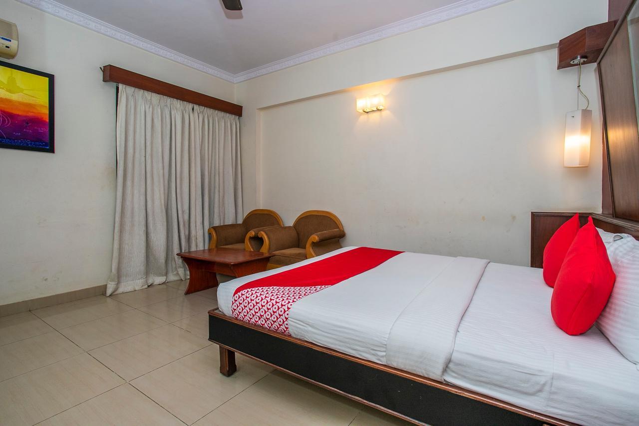 Oyo 18762 Vaishnavi Residency Hotel Bangalore Exterior foto