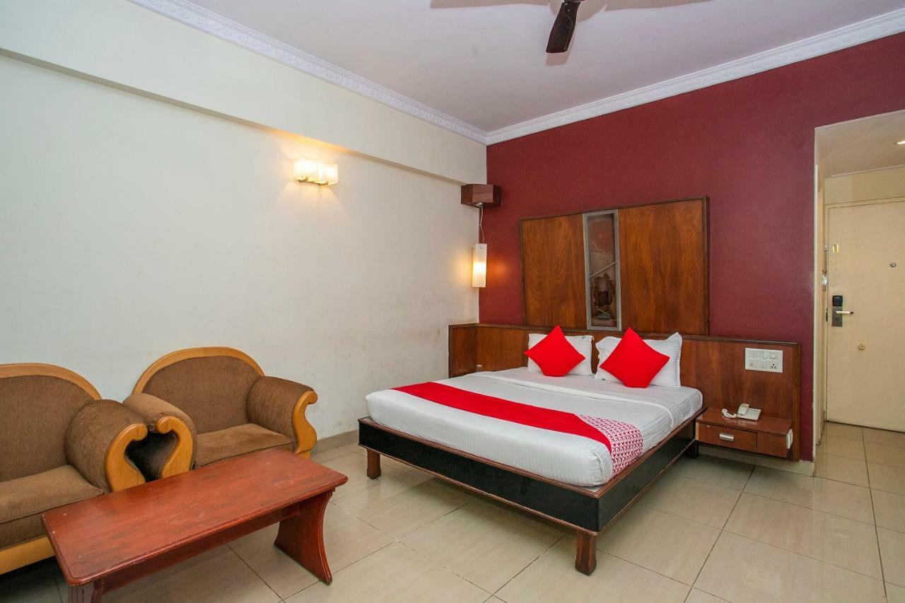 Oyo 18762 Vaishnavi Residency Hotel Bangalore Exterior foto